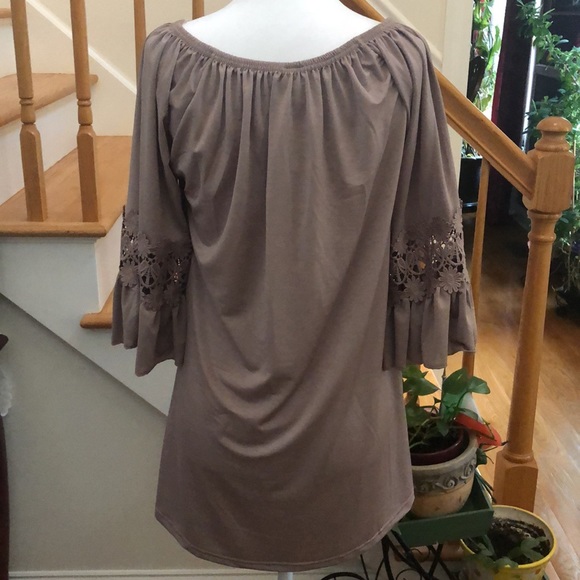 WinWin Ruffle Sleeve Tunic - Picture 3 of 10